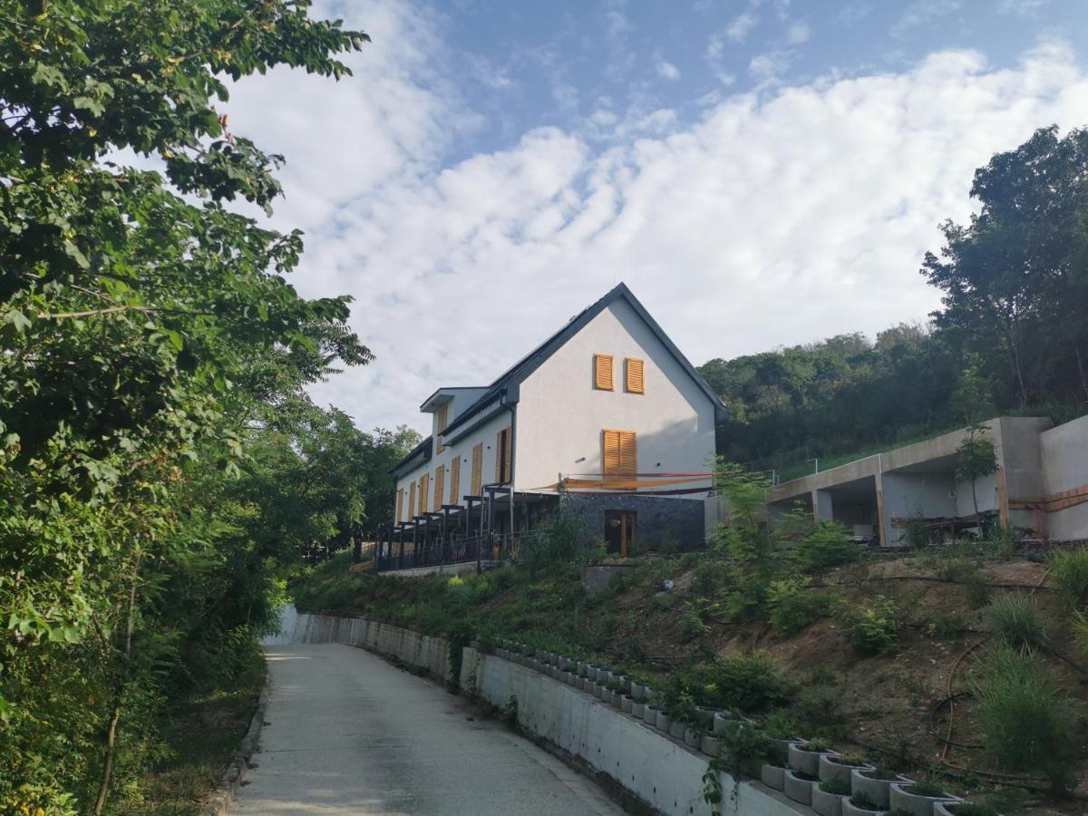 Illaberek Turistaház Sukoro Bagian luar foto