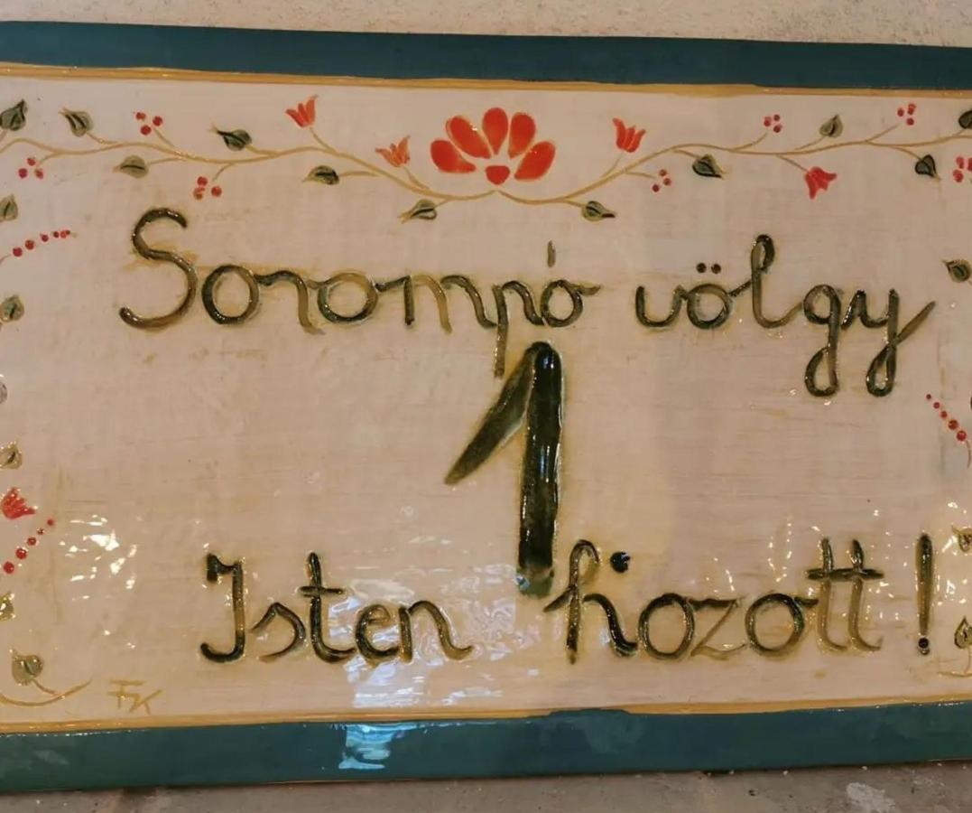 Illaberek Turistaház Sukoro Bagian luar foto