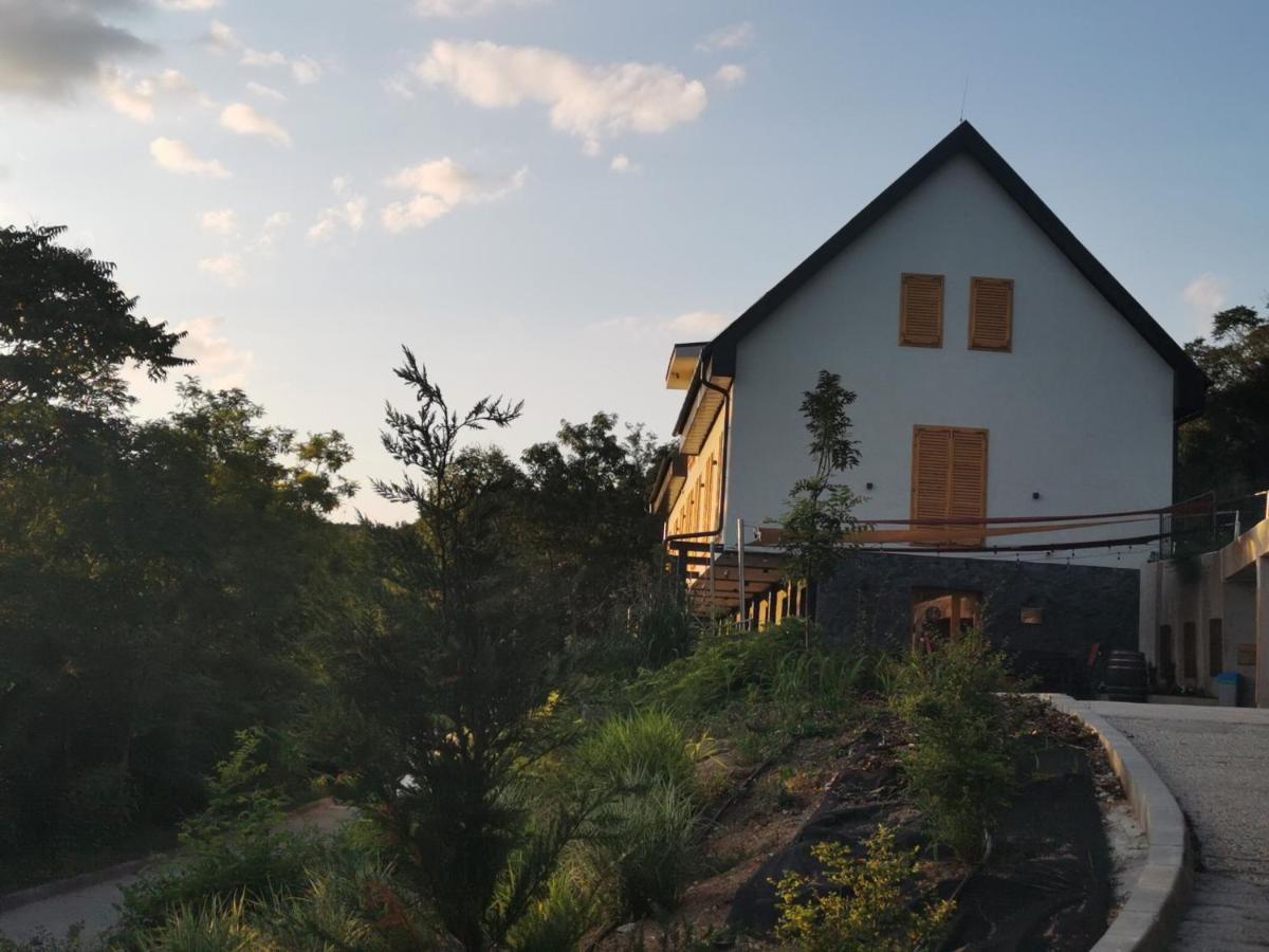 Illaberek Turistaház Sukoro Bagian luar foto