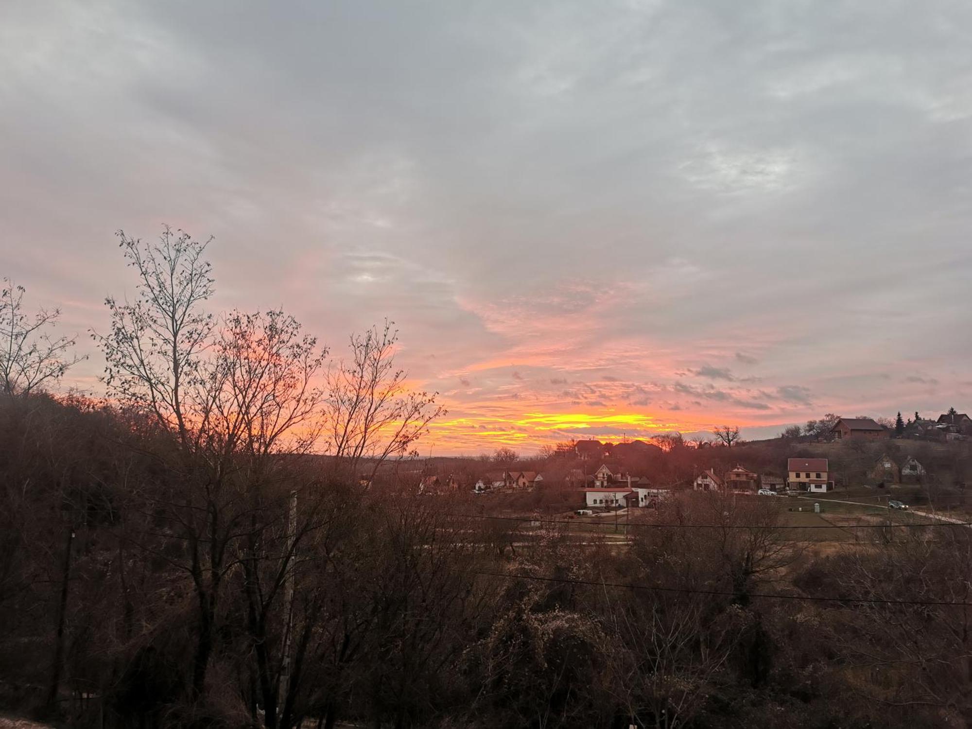 Illaberek Turistaház Sukoro Ruang foto